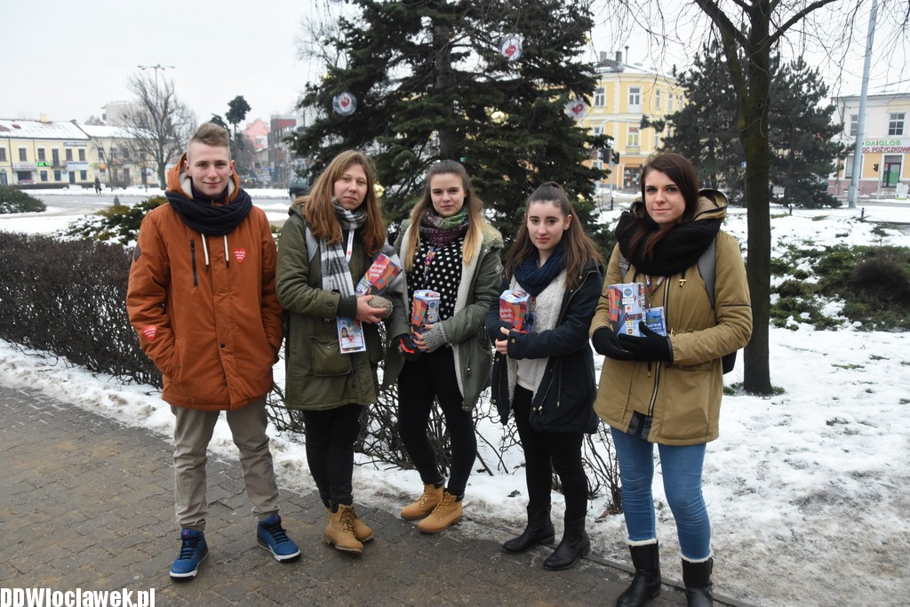 Prawie 500 osób zbierało dla WOŚP