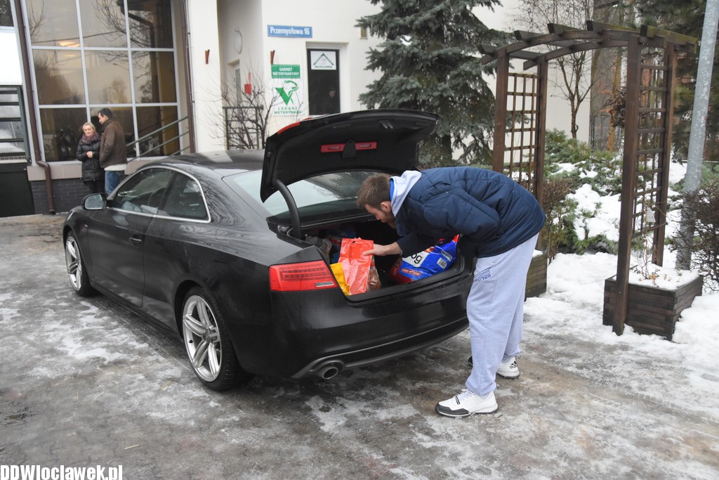 Koszykarze Anwilu w schronisku