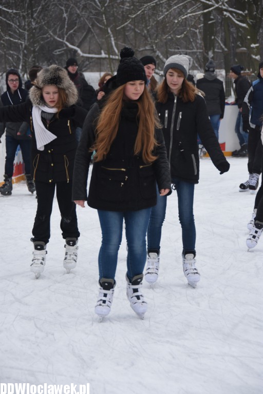 Ferie zimowe na małym lodowisku