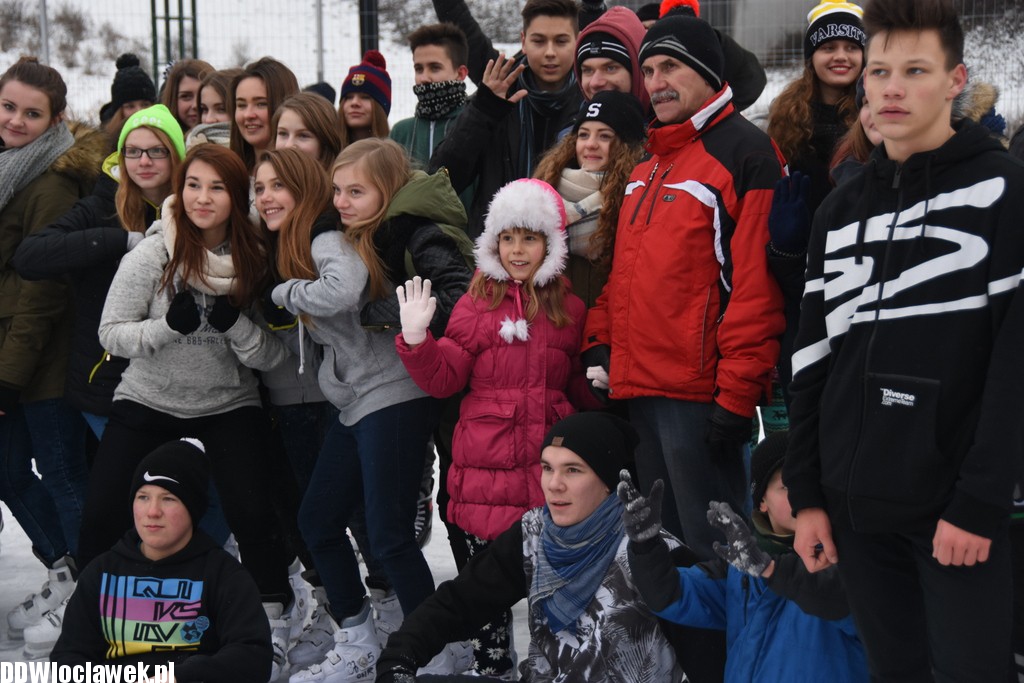 Ferie zimowe na małym lodowisku