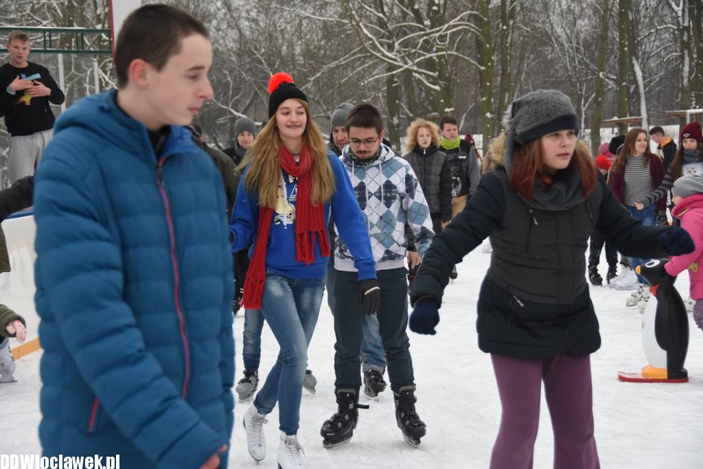 Ferie zimowe na małym lodowisku