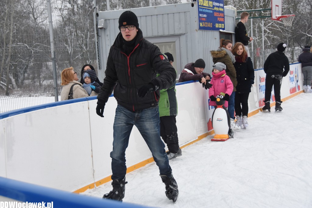 Ferie zimowe na małym lodowisku