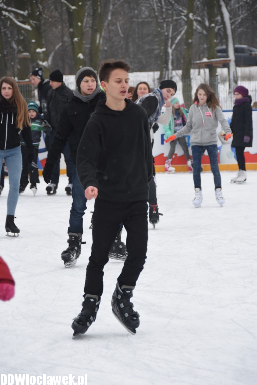 Ferie zimowe na małym lodowisku