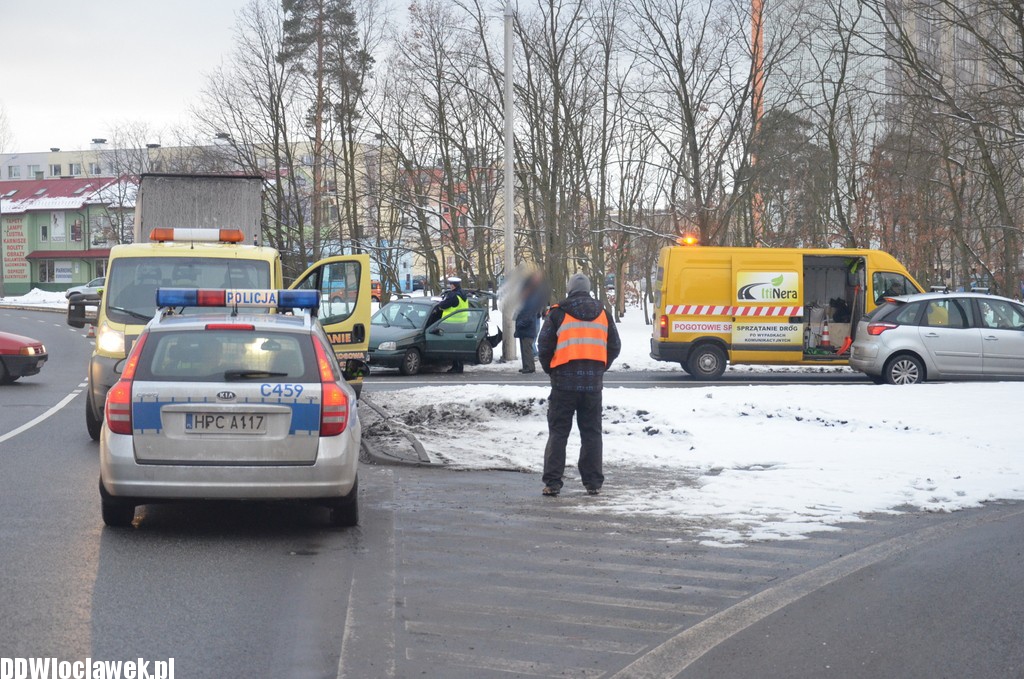 Osobówka zderzyła się z tirem