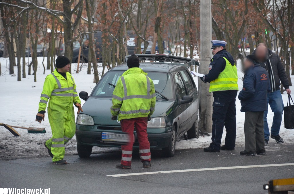 Osobówka zderzyła się z tirem