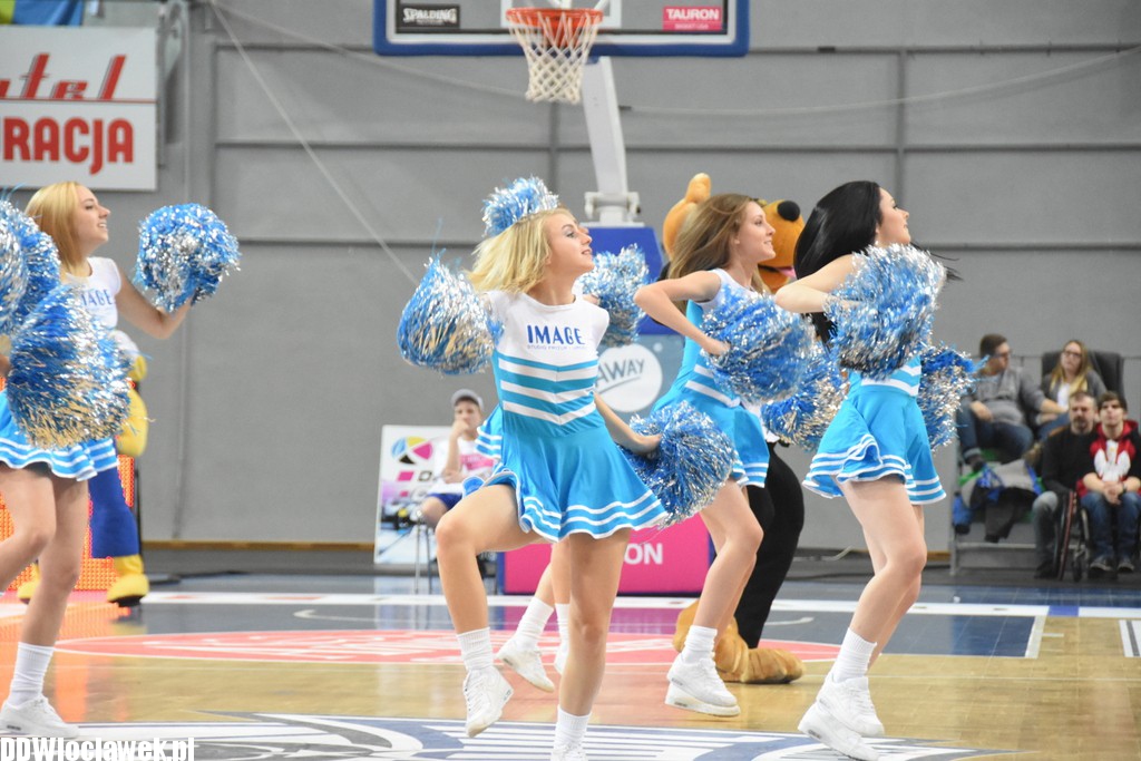 Cheerleaderki Anwilu na meczu ze Stalą