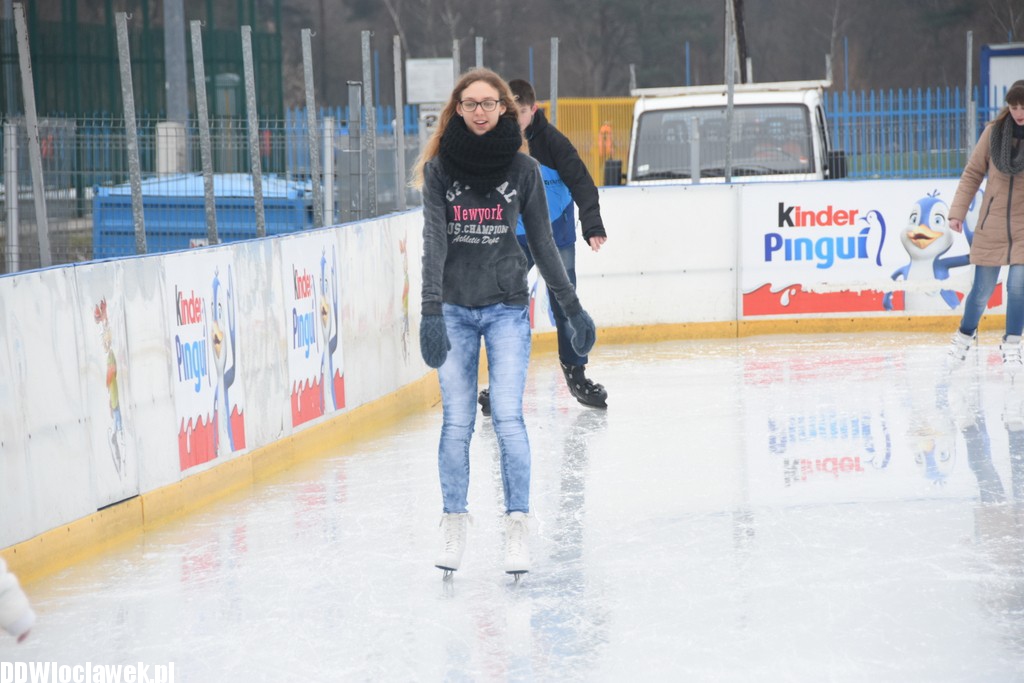 Ferie zimowe na dużym lodowisku
