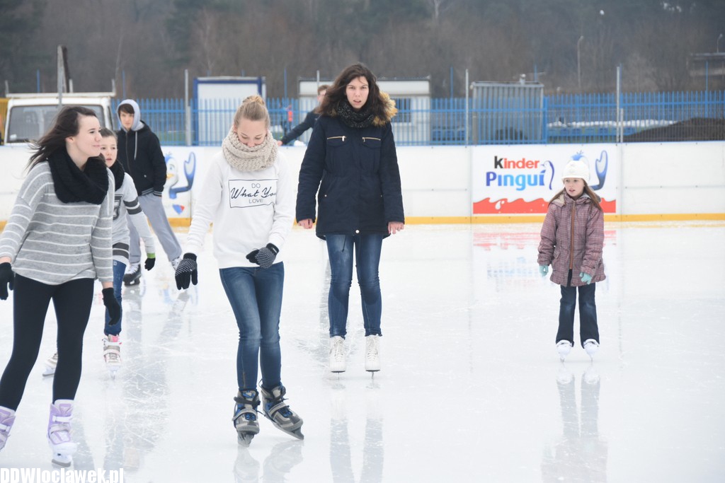 Ferie zimowe na dużym lodowisku