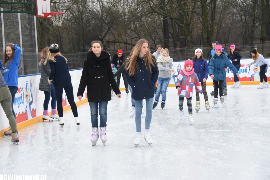 Ferie zimowe na małym lodowisku