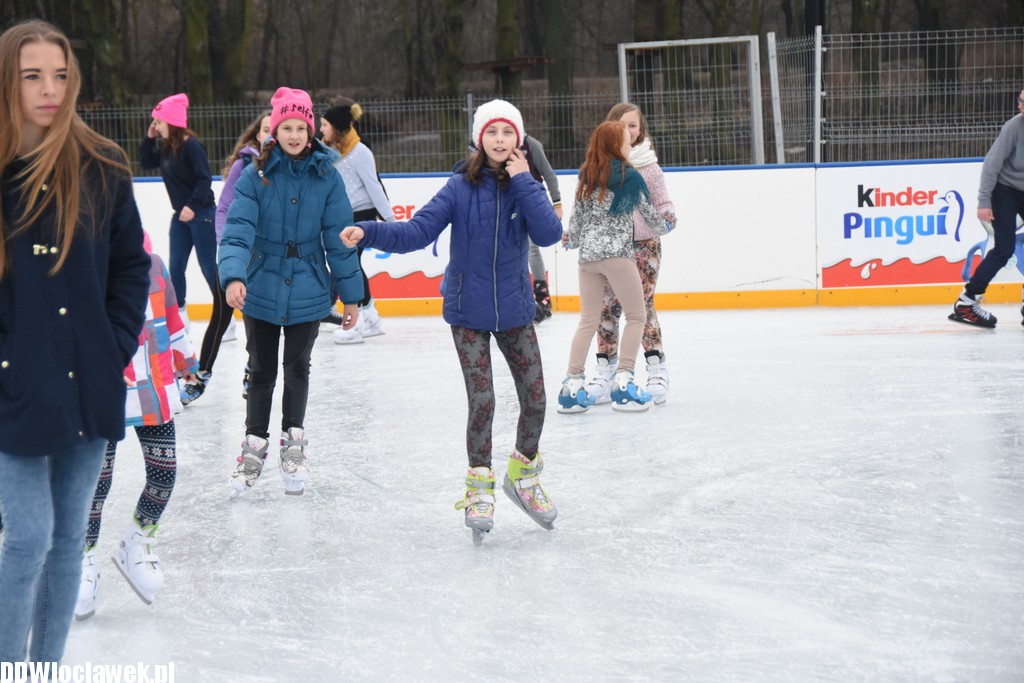 Ferie zimowe na małym lodowisku