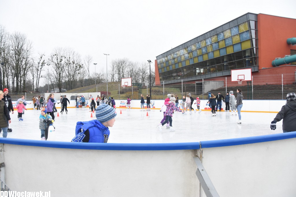 Ferie zimowe na małym lodowisku