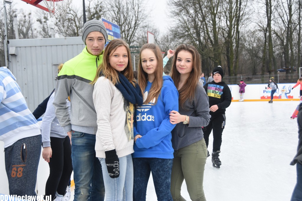 Ferie zimowe na małym lodowisku