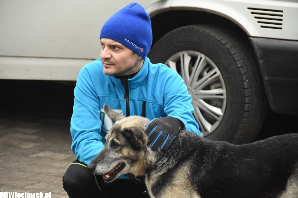 Bieg na sześć łap w schronisku