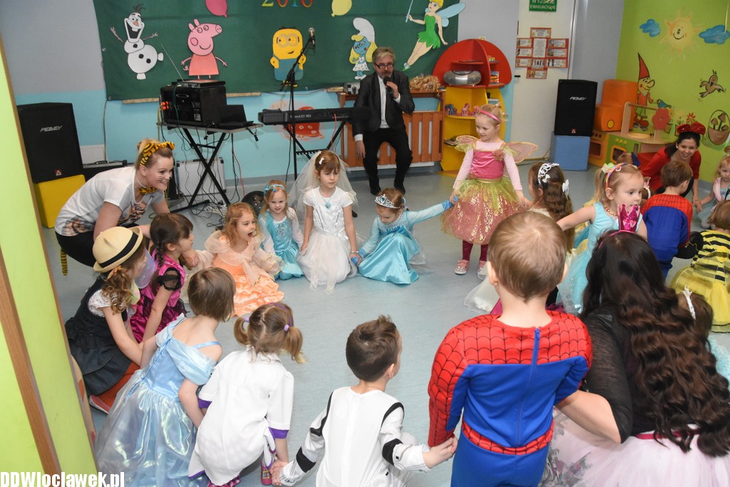 Bal karnawałowy w przedszkolu