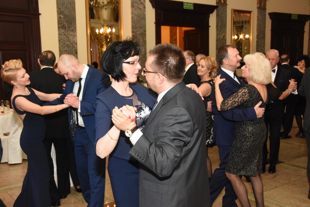 Bal i aukcja charytatywna w Pałacu Bursztynowym
