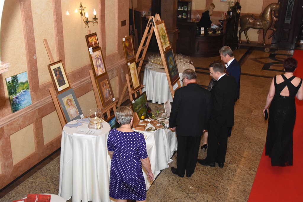 Bal i aukcja charytatywna w Pałacu Bursztynowym