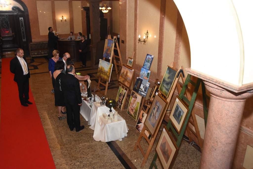 Bal i aukcja charytatywna w Pałacu Bursztynowym