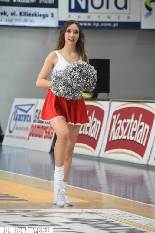 Cheerleaderki na meczu z Dąbrową