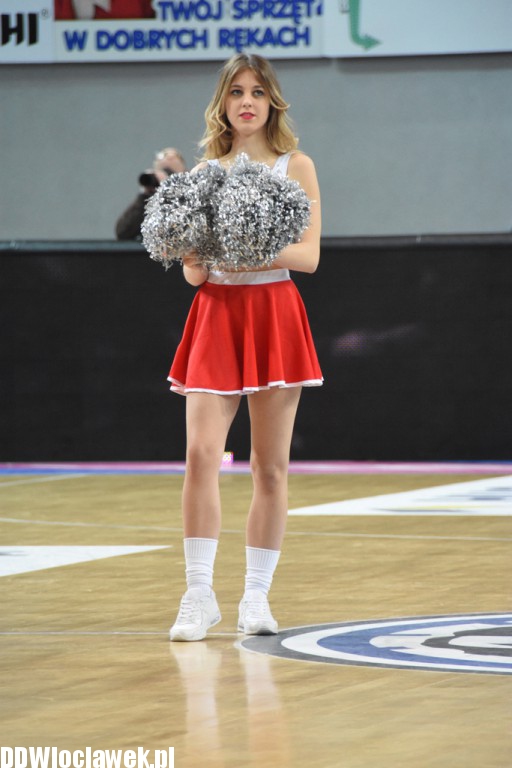 Cheerleaderki na meczu z Dąbrową