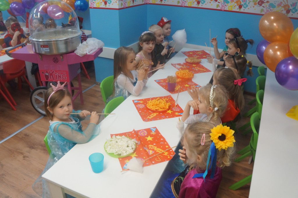 Bal karnawałowy w przedszkolu