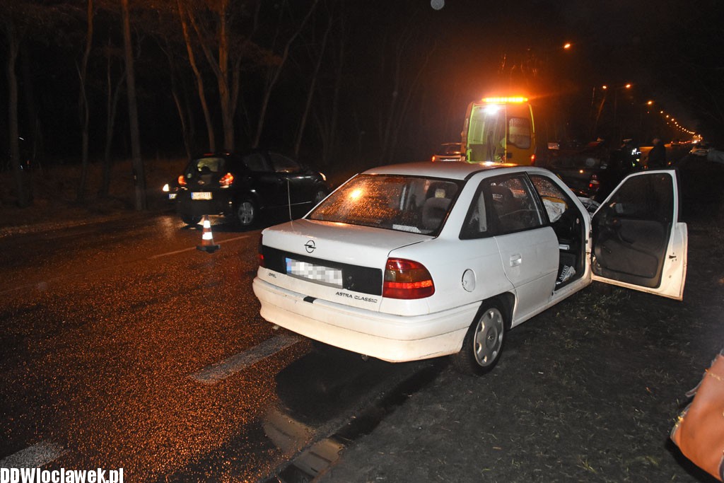 Kolizja trzech aut na al. Jana Pawła II