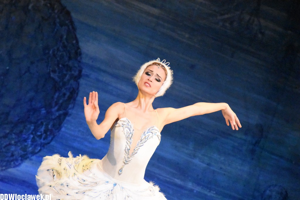 Jezioro Łabędzie w teatrze