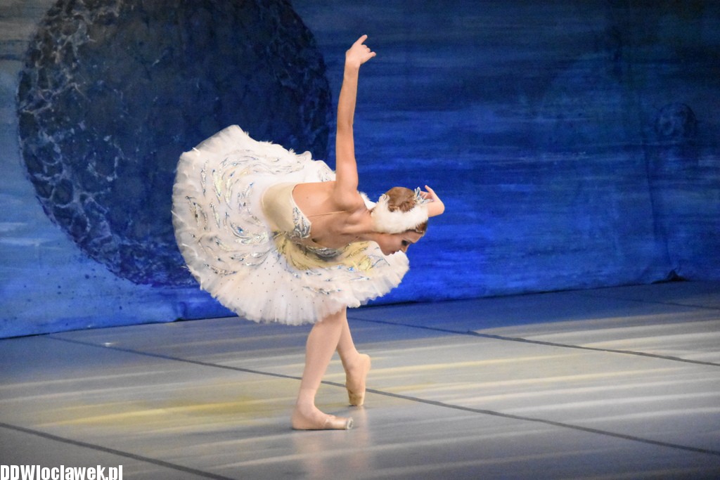 Jezioro Łabędzie w teatrze