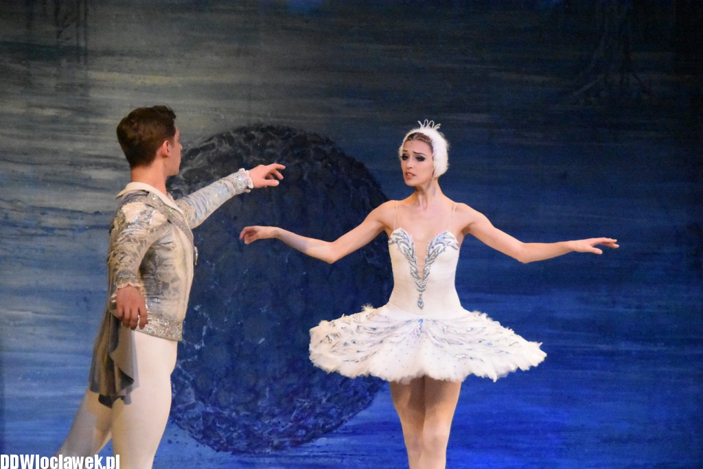 Jezioro Łabędzie w teatrze