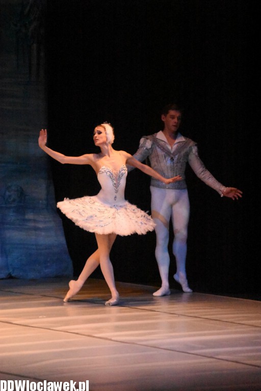 Jezioro Łabędzie w teatrze