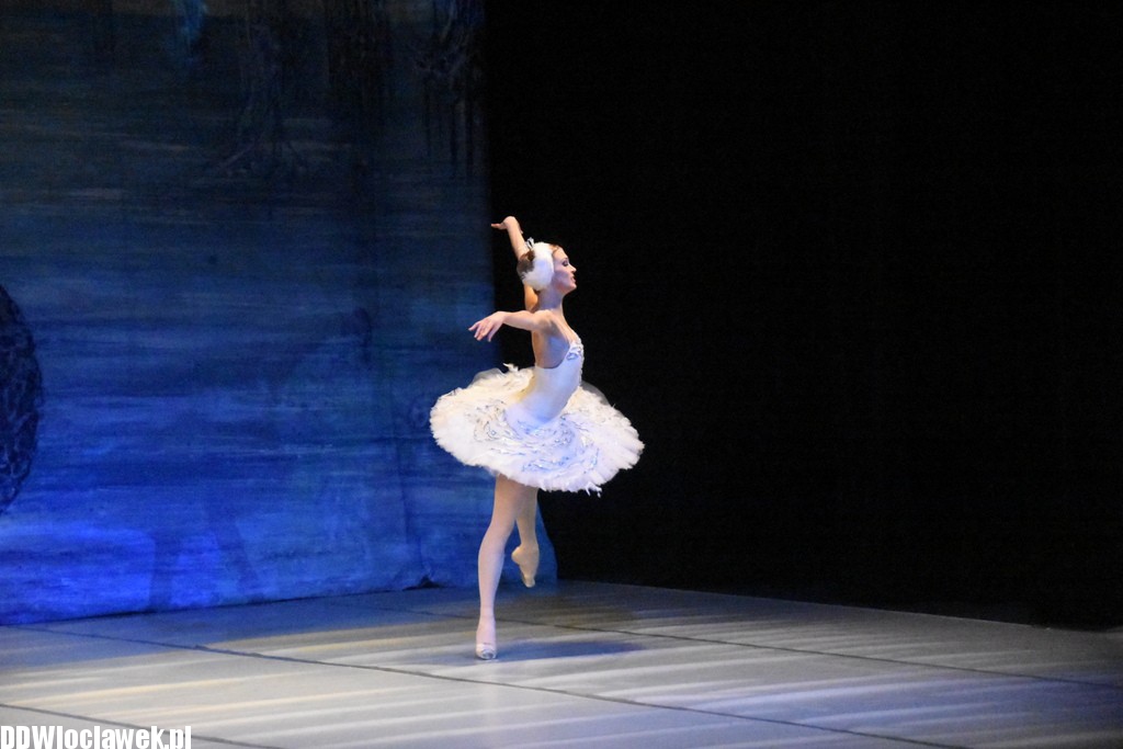 Jezioro Łabędzie w teatrze