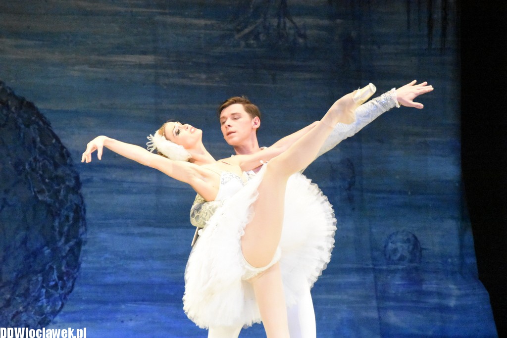 Jezioro Łabędzie w teatrze