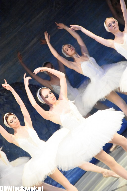 Jezioro Łabędzie w teatrze