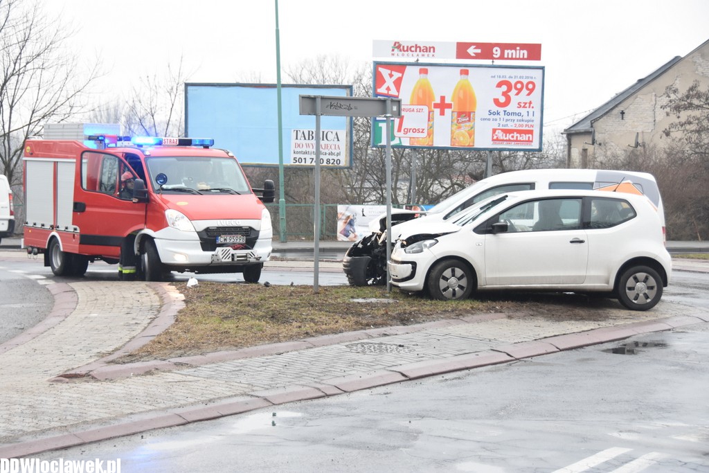 Kolizja przy wjeździe na most stalowy