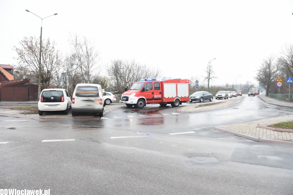 Kolizja przy wjeździe na most stalowy
