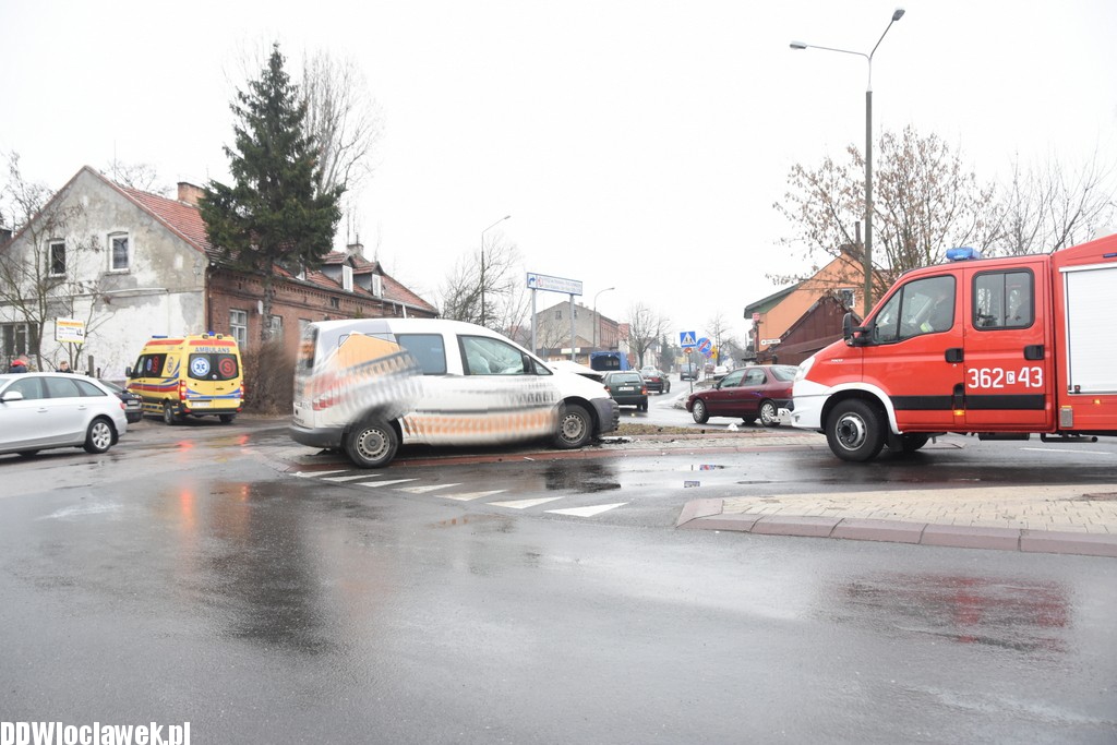 Kolizja przy wjeździe na most stalowy