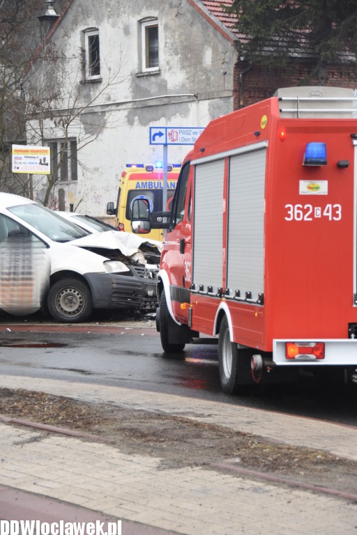 Kolizja przy wjeździe na most stalowy