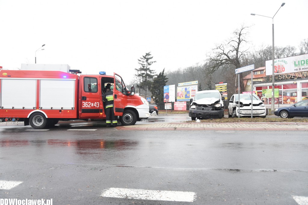 Kolizja przy wjeździe na most stalowy
