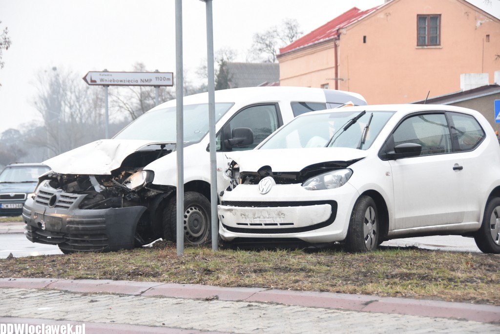 Kolizja przy wjeździe na most stalowy