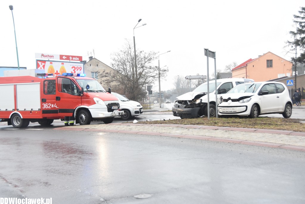 Kolizja przy wjeździe na most stalowy