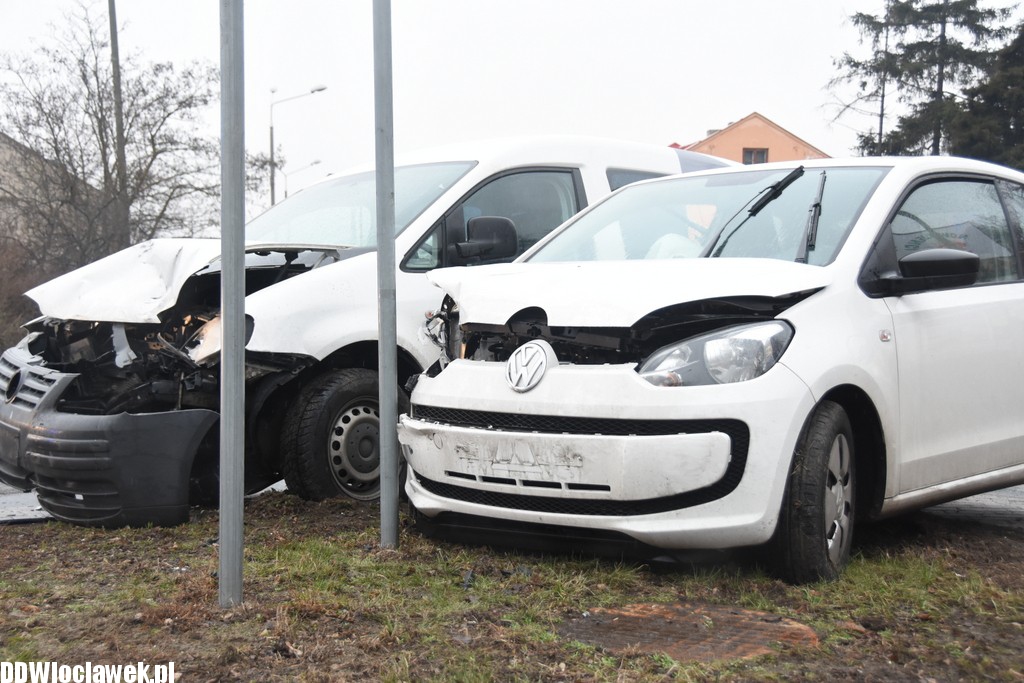 Kolizja przy wjeździe na most stalowy