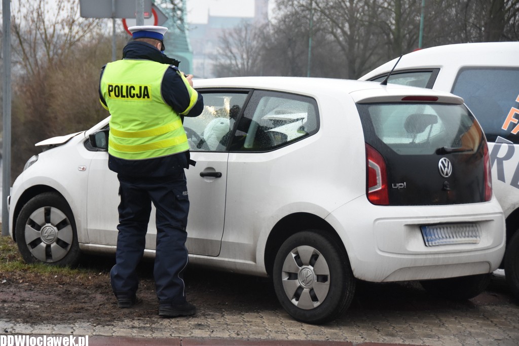 Kolizja przy wjeździe na most stalowy