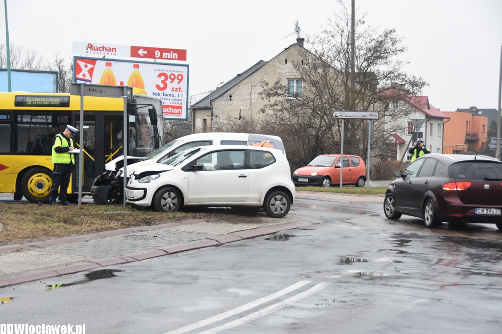 Kolizja przy wjeździe na most stalowy