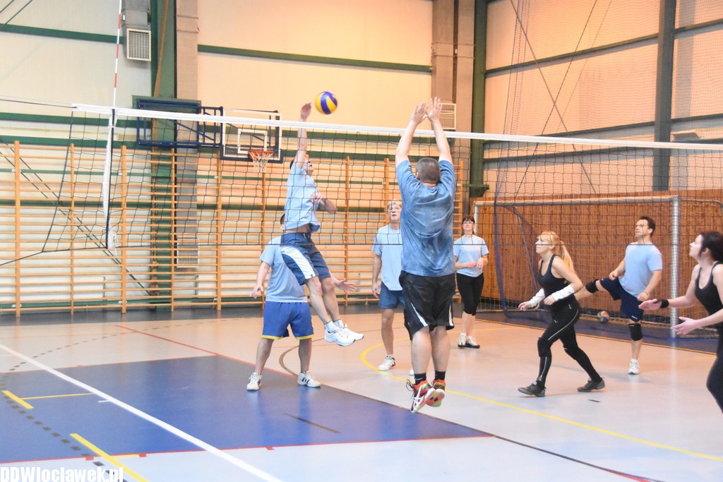 Turniej nauczycieli w siatkówkę