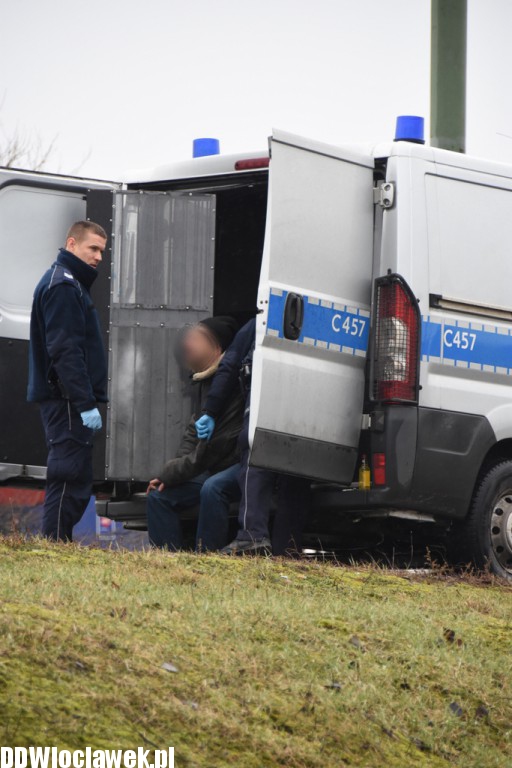 Pijany mężczyzna leżał na Kruszyńskiej