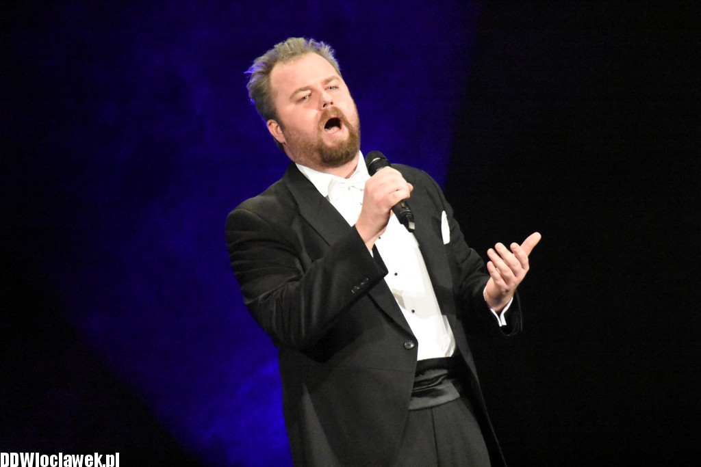 Trzech tenorów i kobiety w Teatrze