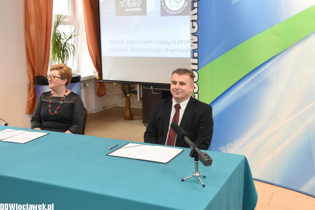 Podpisanie umowy w Chemiku