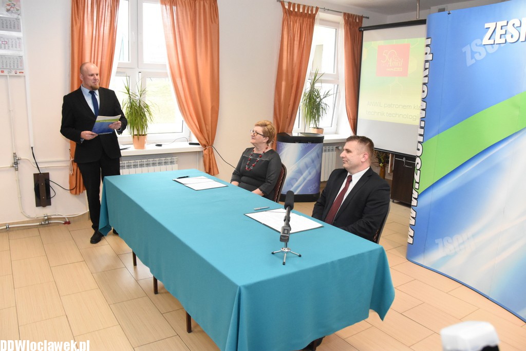Podpisanie umowy w Chemiku