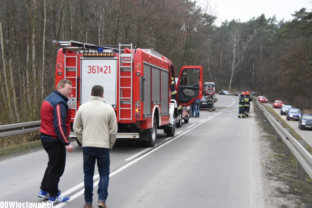 Kolizja dwóch aut pod Włocławkiem