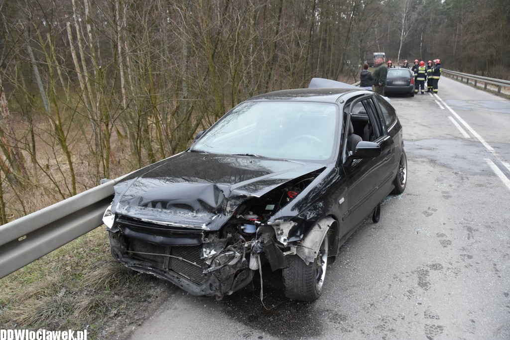 Kolizja dwóch aut pod Włocławkiem