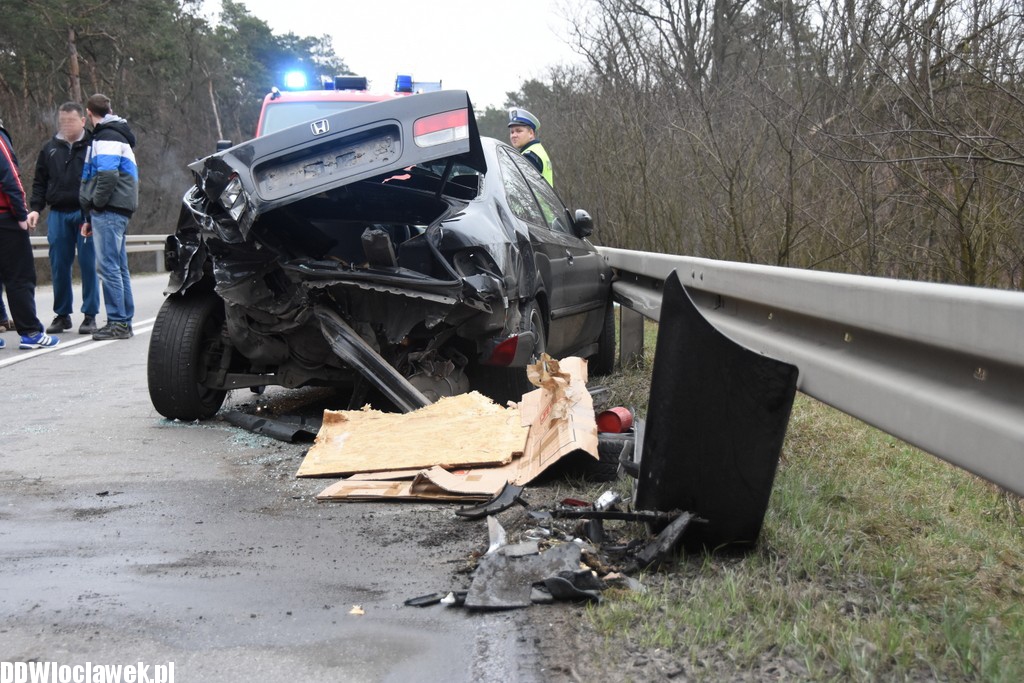 Kolizja dwóch aut pod Włocławkiem